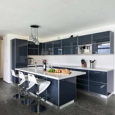 Nicolette - By Lovecomo