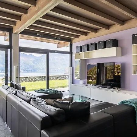 Nicolette - By Lovecomo Μενάτζιο