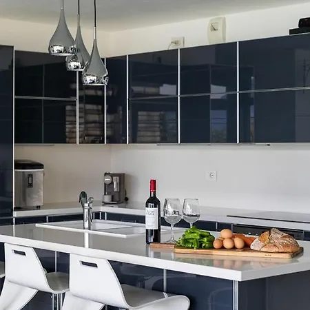 Nicolette - By Lovecomo Μενάτζιο