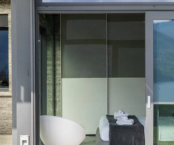 Nicolette - By Lovecomo * Menaggio